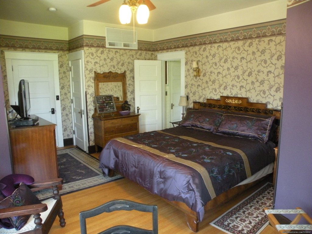 Turret Room | Historic Rosedell Bed & Breakfast | Image #9/17 | 