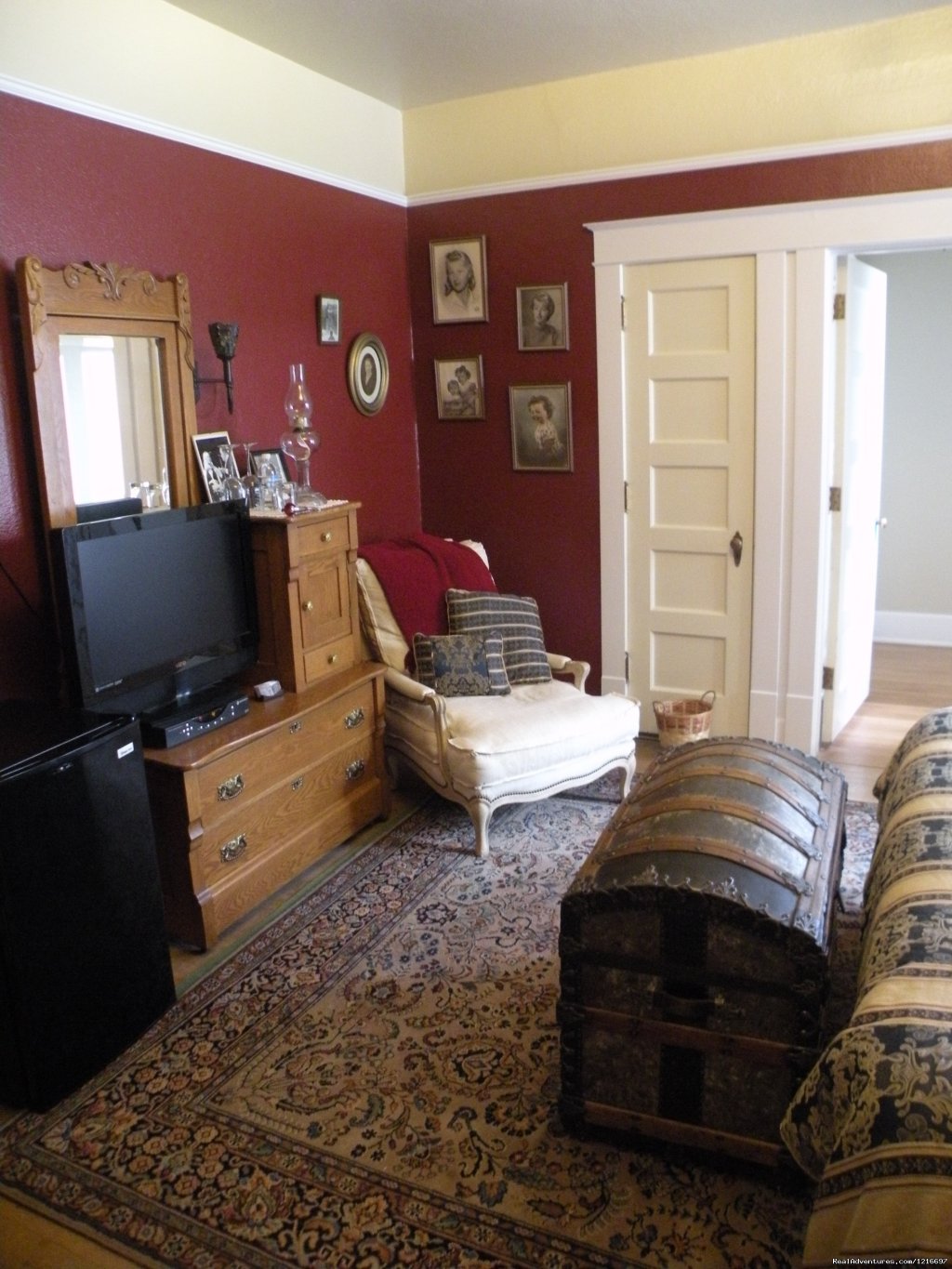 Red Room | Historic Rosedell Bed & Breakfast | Image #11/17 | 