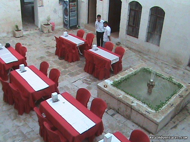 Courtyard | Sanliurfa Aslan Guest House ( Aslan Konuk Evi ) | Image #2/6 | 