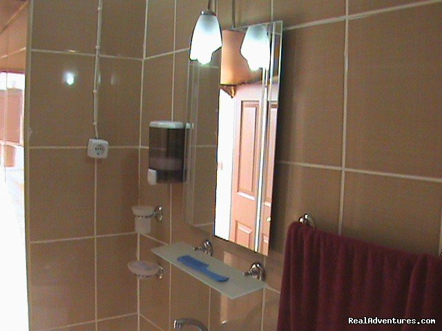 Mixed Dorm Bathroom | Sanliurfa Aslan Guest House ( Aslan Konuk Evi ) | Image #4/6 | 
