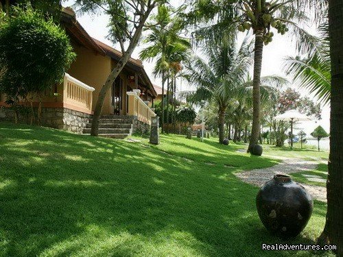 Garden | Vinh Hung Riverside Resort & Spa | Image #3/14 | 