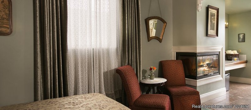 Medium-sized Room 44, Bed, Chairs, Fireplace | Romantic b&b in San Francisco at Inn SF | Image #19/26 | 