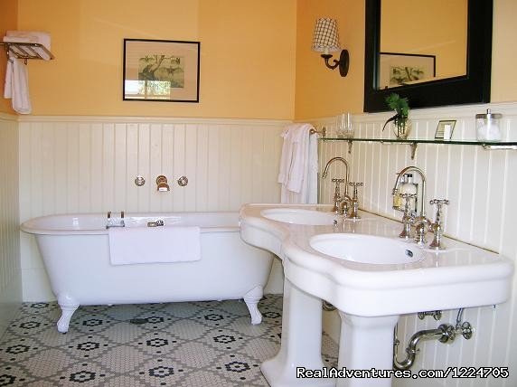 Tallman Historic Bathroom | Tallman Hotel | Image #3/8 | 