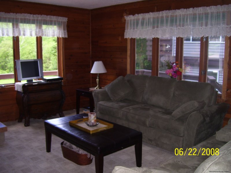 Living Room | Somebody Else's House Near Lake Superior | Image #7/15 | 