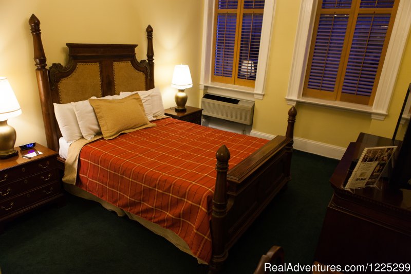 Queen Room | The Biltmore Greensboro Hotel | Greensboro, North Carolina  | Hotels & Resorts | Image #1/4 | 