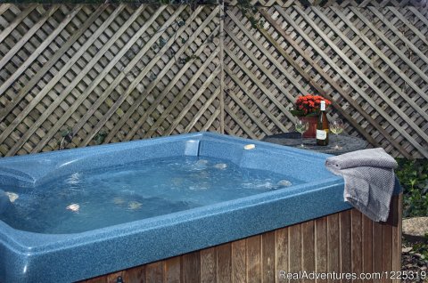A Secret Cottage (Oscar Wilde's) - hot tub | Image #22/23 | Cliff Cottage B&B Luxury Suites/Historic Cottages