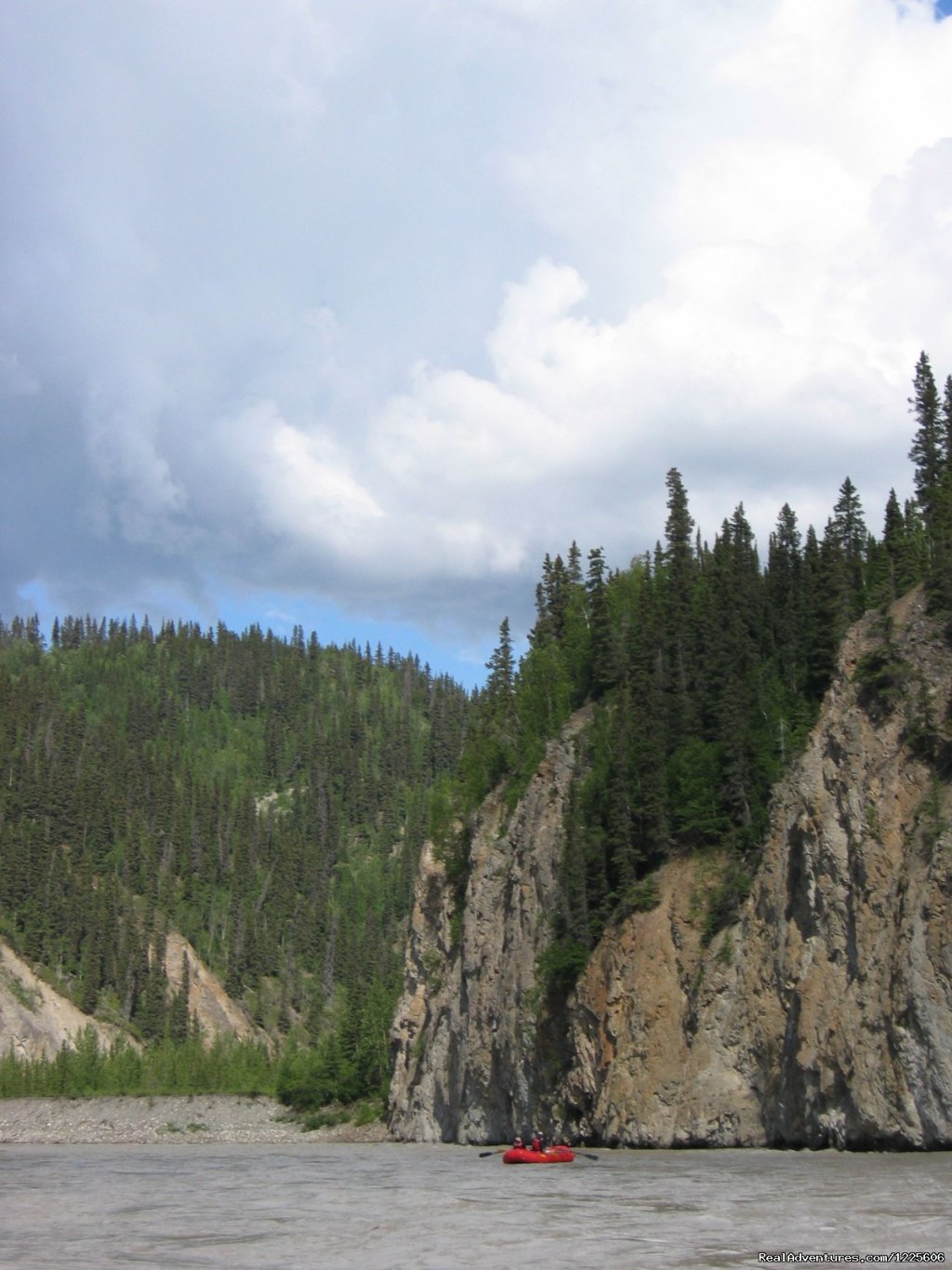 Rafting the Nizina Canyon | St. Elias Alpine Guides | Image #8/23 | 