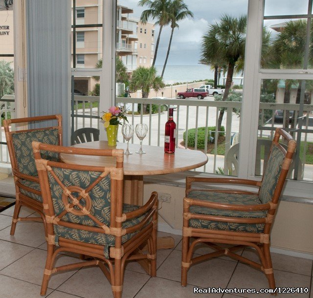 Ocean View Dining | Tropical Ocean View Suites at the Sea Spray Inn | Image #5/7 | 