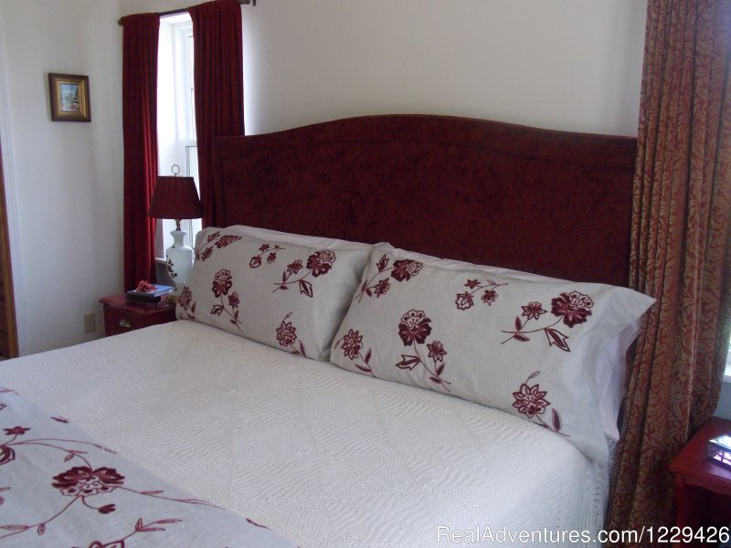 Rubye Room | Relax, Renew, Rejuvenate at Ye Olde Manor House | Image #14/16 | 