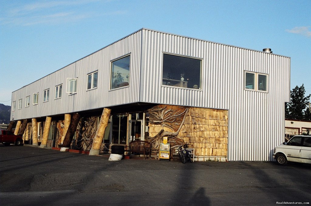Qupqugiaq Inn side view | Complimentary Wi-fi and breakfast in Alaska | Anchorage, Alaska  | Hotels & Resorts | Image #1/3 | 