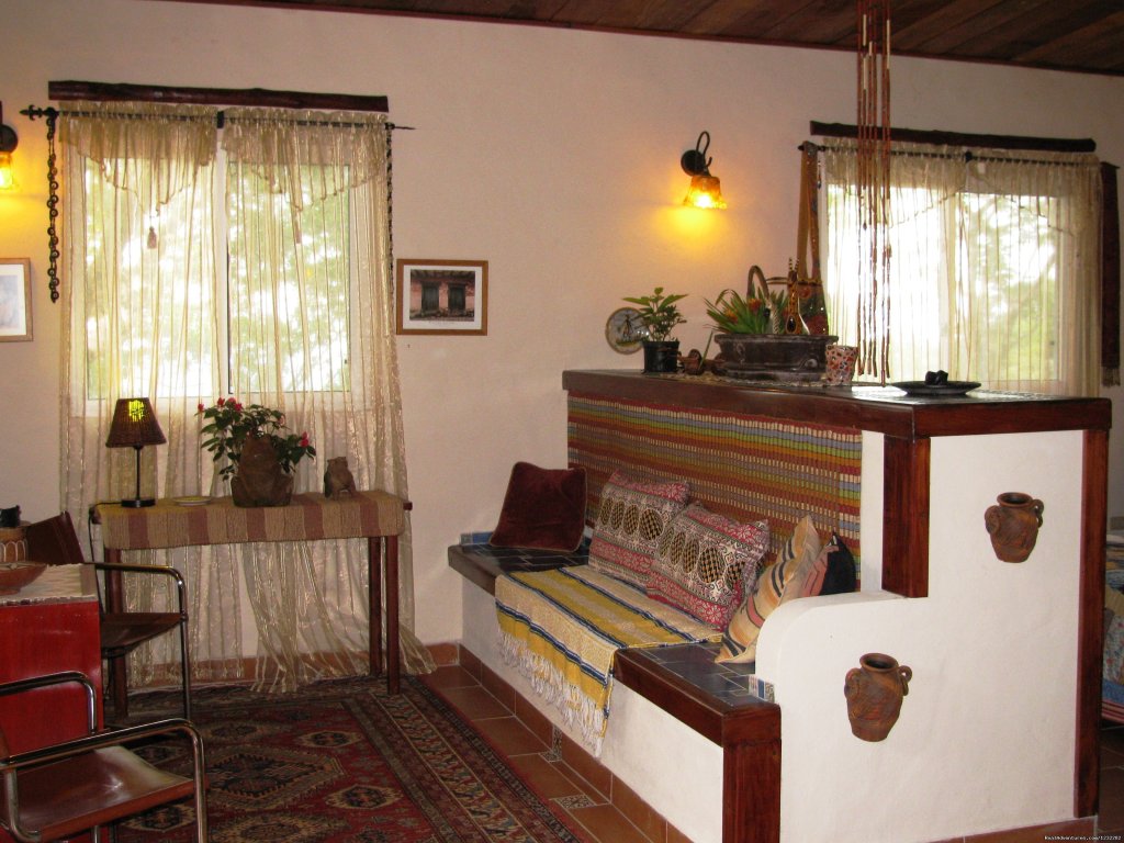 La pequena sala que ahora tiene una cama twin extra. | Cabanas en Altos del Maria, Cabins for rent. | Image #7/25 | 