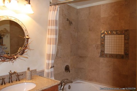 Willow Room and Bunk shared bathroom | Image #9/13 | Dream Catcher Bed & Breakfast