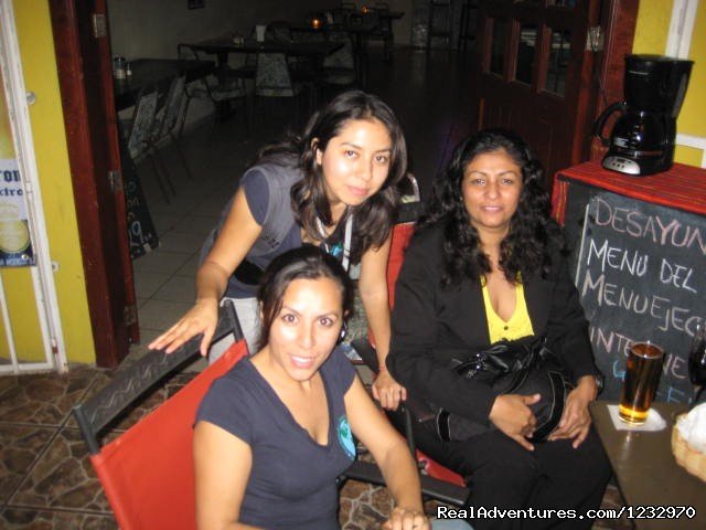 Trs Bonita Chicas | Backpackers Hostelling Center & Champ's Sports Bar | Image #15/23 | 