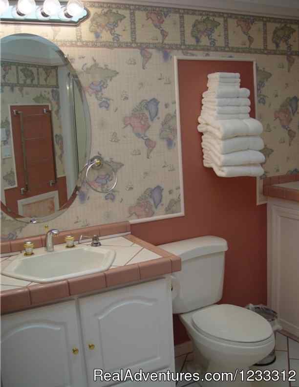 HART D lodge bathroom | Hart D Ranch:Rooms /RV Park /PO | Image #6/24 | 