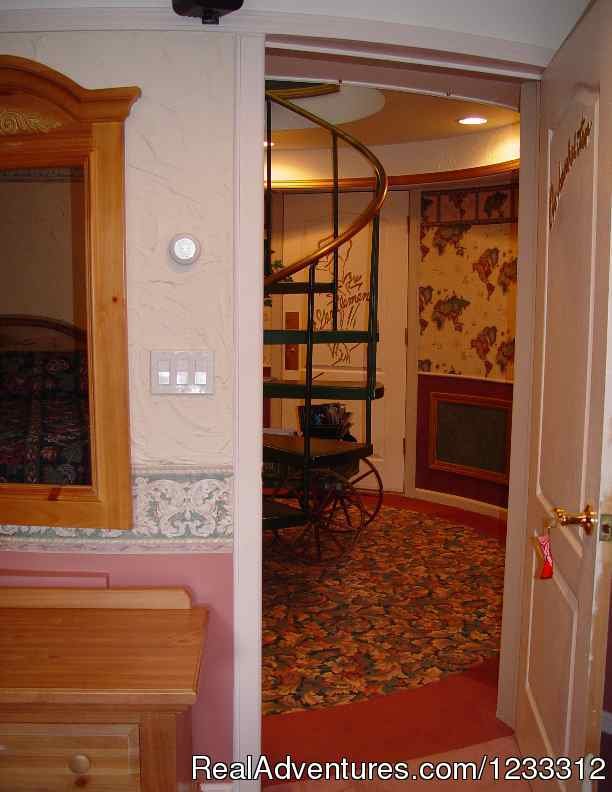 Lodge hallway | Hart D Ranch:Rooms /RV Park /PO | Image #7/24 | 