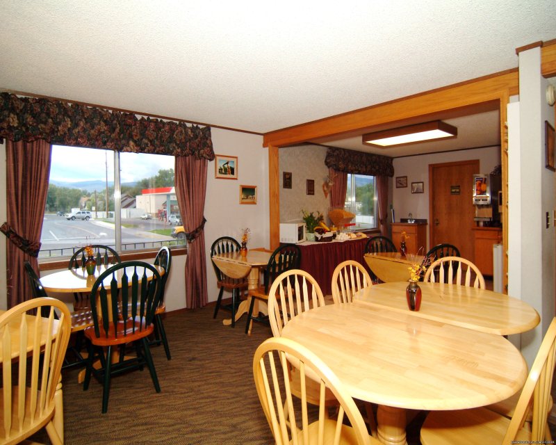 Breakfast Room | Rodeway Inn & Suites Pronghorn Lodge | Image #2/13 | 