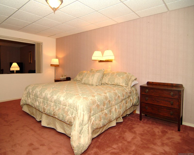 Honeymoon Suite | Rodeway Inn & Suites Pronghorn Lodge | Image #9/13 | 