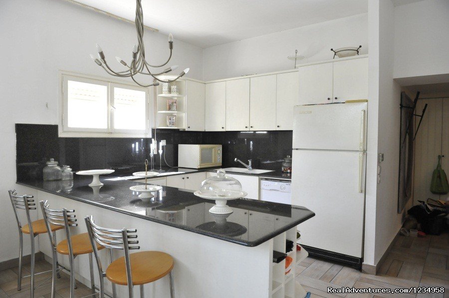 Kitchen | Deluxe Apartment for Vacation Rental in Tel Aviv | Image #8/9 | 