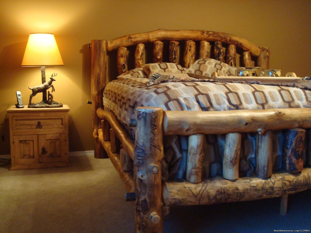 Aspen Log Master Bedroom: king size bed. | Pikes Peak Retreat In Pikes National Forest | Image #10/26 | 