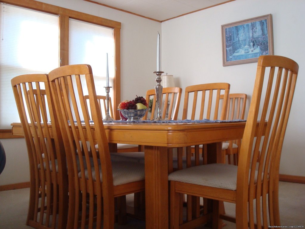 Dining Room | Pikes Peak Cottage By Garden Of The Gods: Mnt View | Image #7/26 | 