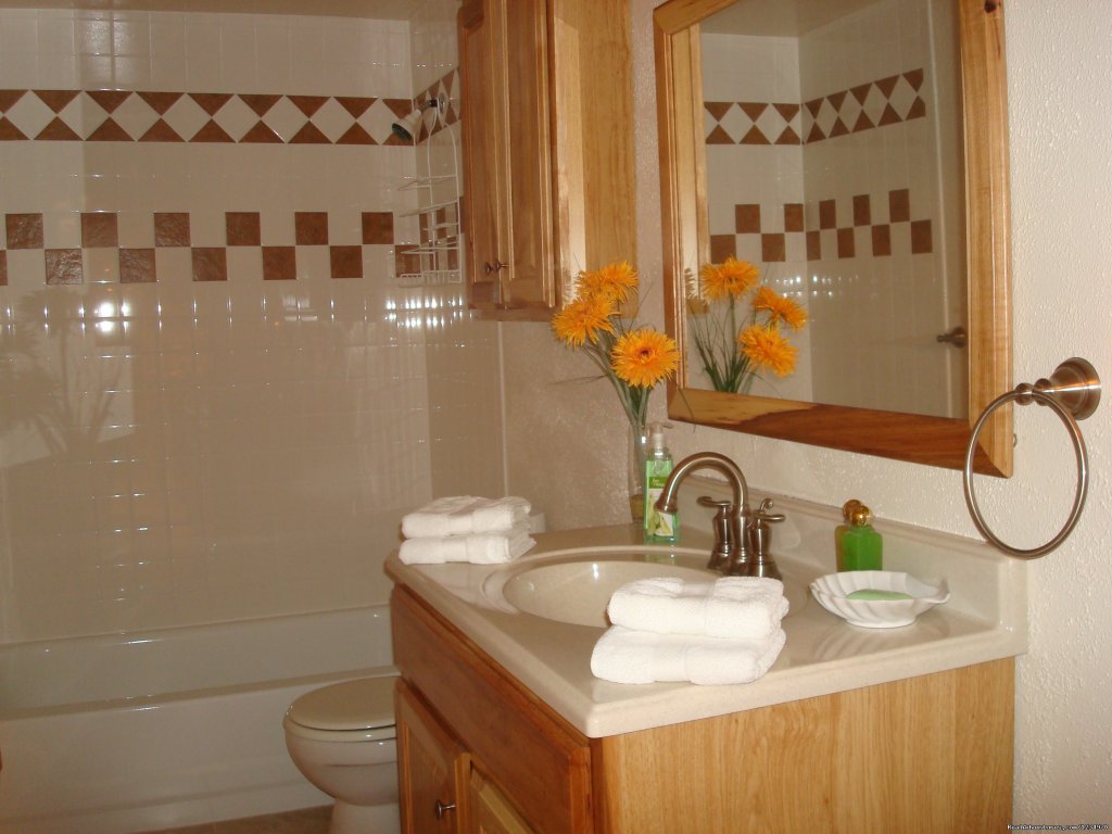 Large Bathroom Has Been Remodelled | Pikes Peak Cottage By Garden Of The Gods: Mnt View | Image #15/26 | 
