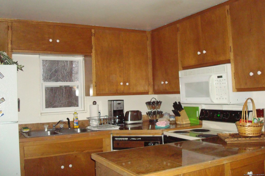 Fully Equipped Kitchen | Pikes Peak Cottage By Garden Of The Gods: Mnt View | Image #12/26 | 