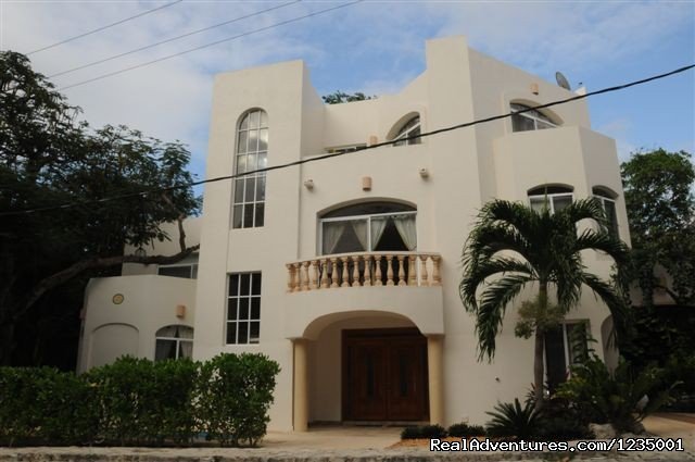 Large 5 bedroom Family Villa - Footsteps to Beach | Image #2/19 | 