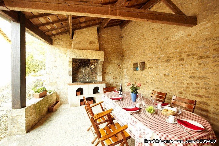 Outdoor dining area | Romantic two bedroomed cottage in Vendee, France | Image #16/23 | 