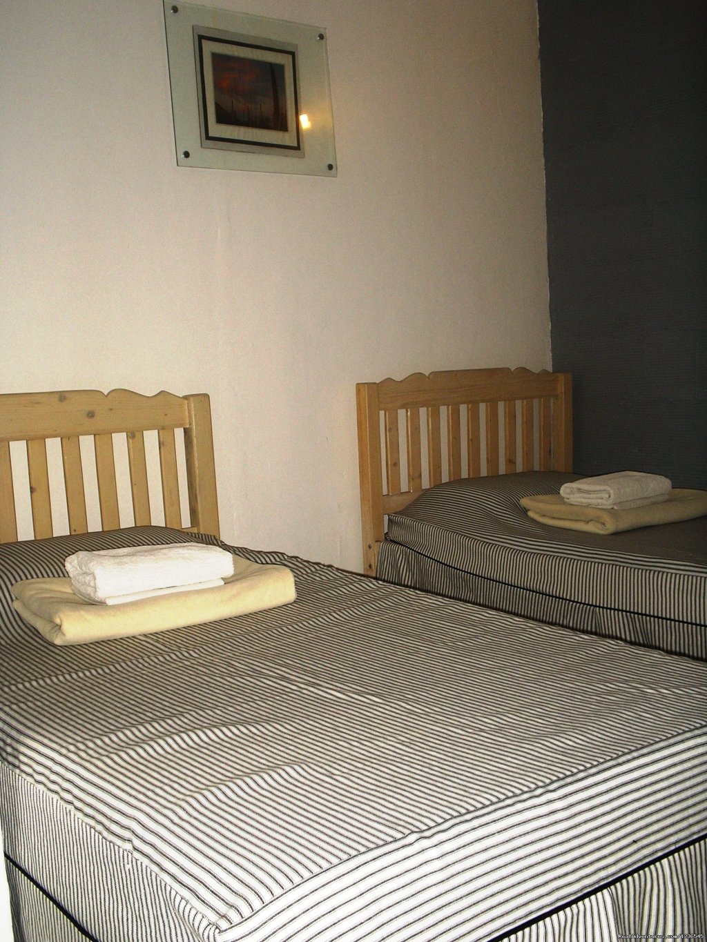 Twin Room | Budget Hotel in Makati City, Philippines | Image #3/8 | 
