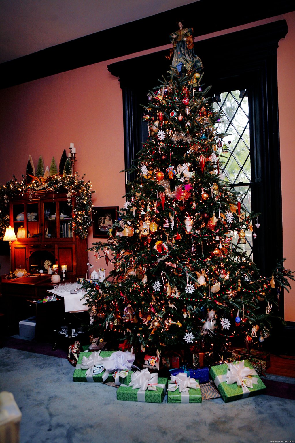 Christmas at the Inn | Inn at Woodhaven a Romantic Bed and Breakfast i | Image #6/10 | 