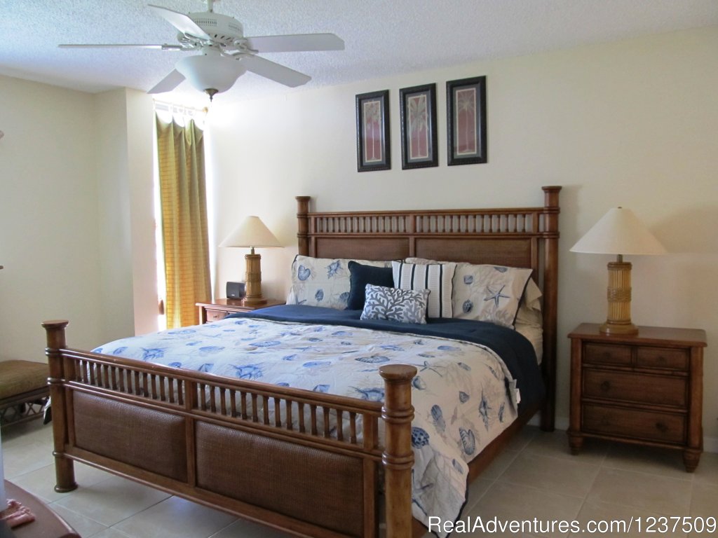 Master Bedroom Unit 29 | Royal Plum Club | Image #8/9 | 