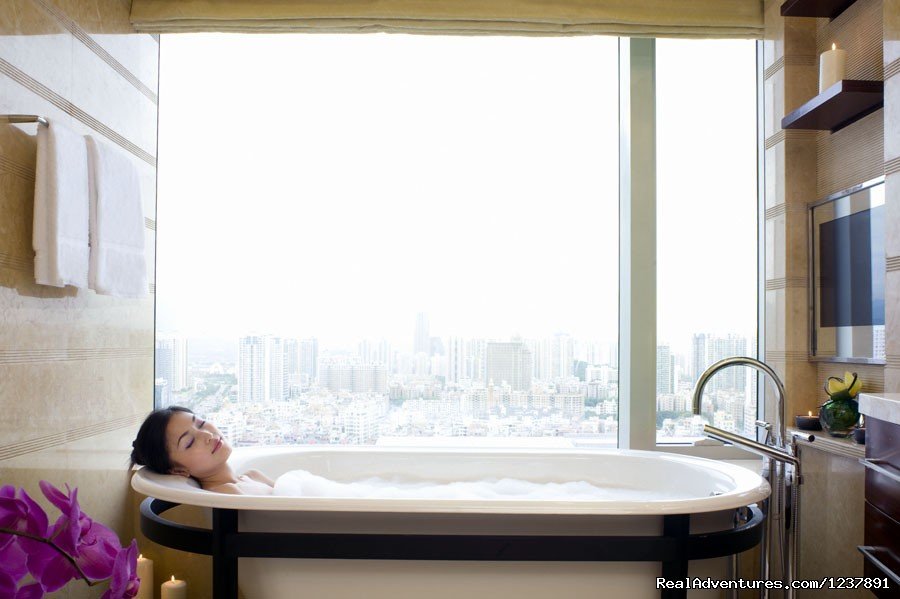 Deluxe Room  | The Ritz-Carlton, Shenzhen | Image #4/17 | 