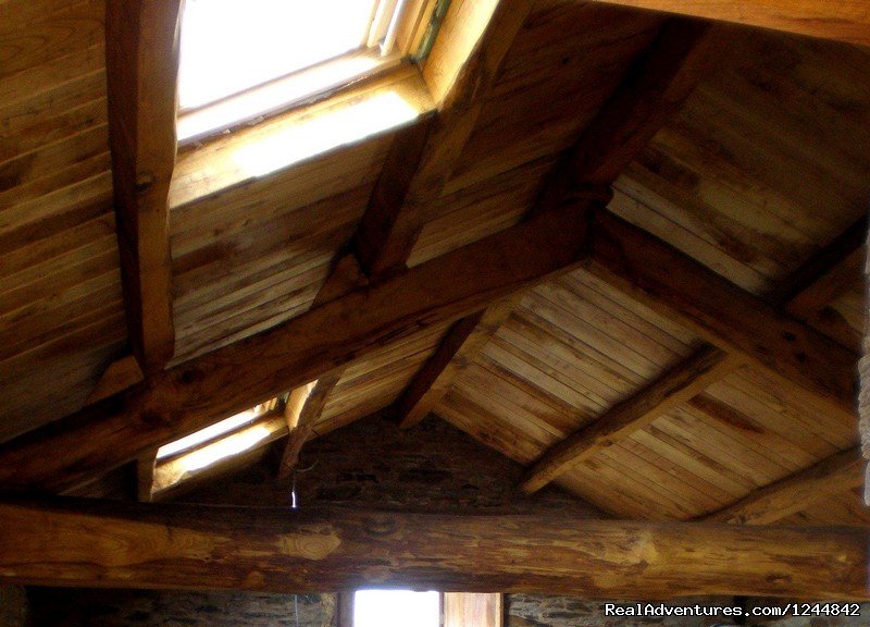 Chestnut wood exposed ceilings | Rural retreat in Northern Spain- unique location | Image #4/17 | 
