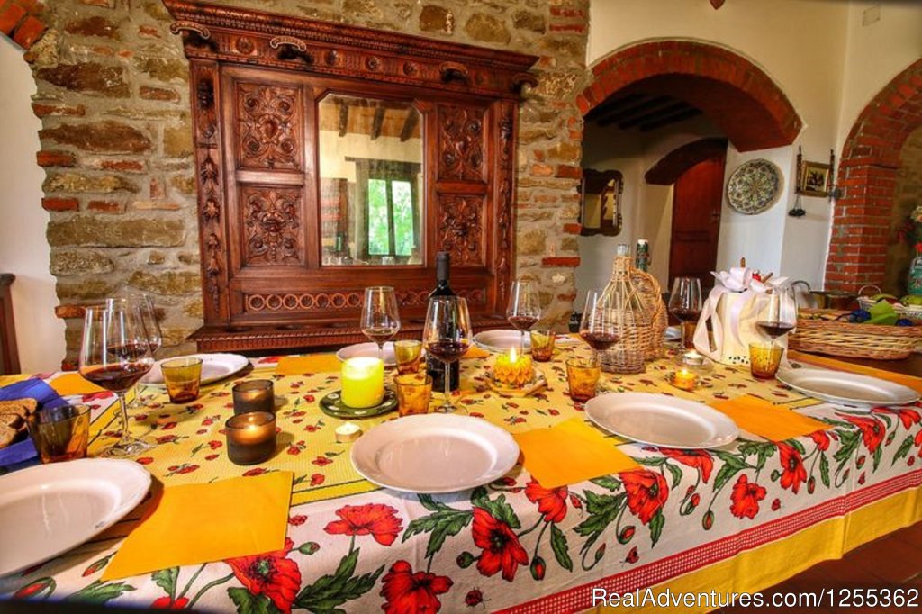 Dining room | Hunting in Tuscany 'Riserva di Caccia Le Corniole' | Image #16/26 | 