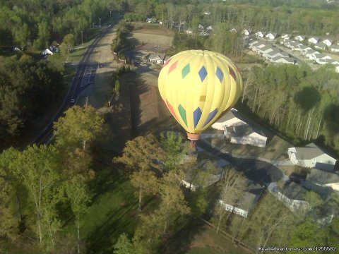 Flying low over neighborhood looking for landing spot | Image #4/7 | Magic Carpet Ride Balloon Adventures