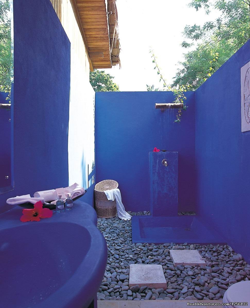Open air bathrooms | Romantic accommodation and incredible diving | Image #8/15 | 