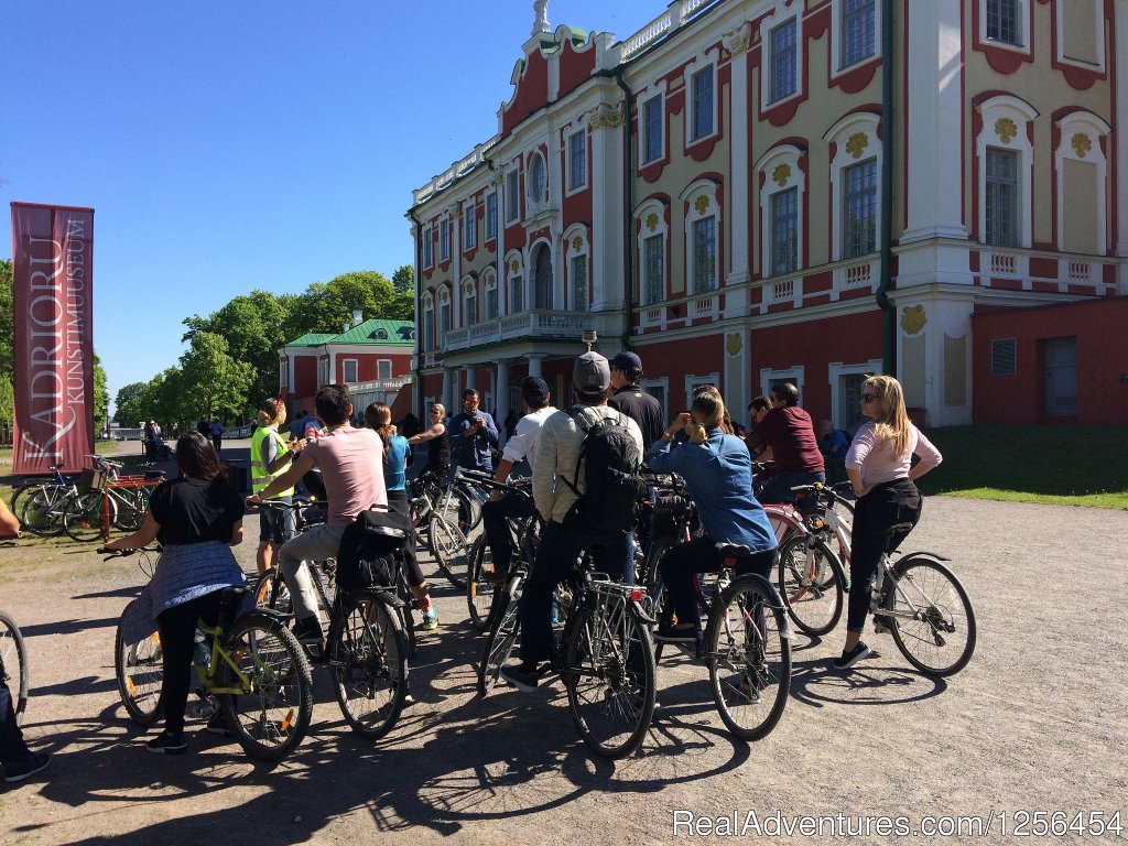 Kadriorg Palace | Welcome To Tallinn Bicycle Tour | Image #7/11 | 