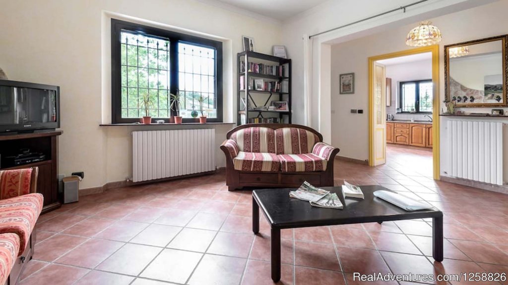 Living Room apartment Loggione | Holiday Home I Due Padroni - Wine region Milan | Image #3/18 | 