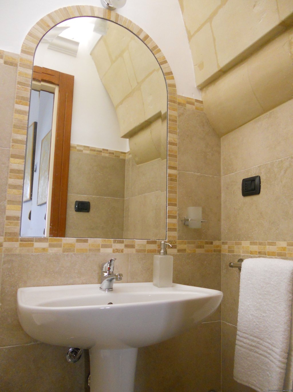 Bathroom in Anfitheatre | La Bella Lecce B&B South of Italy | Image #7/13 | 