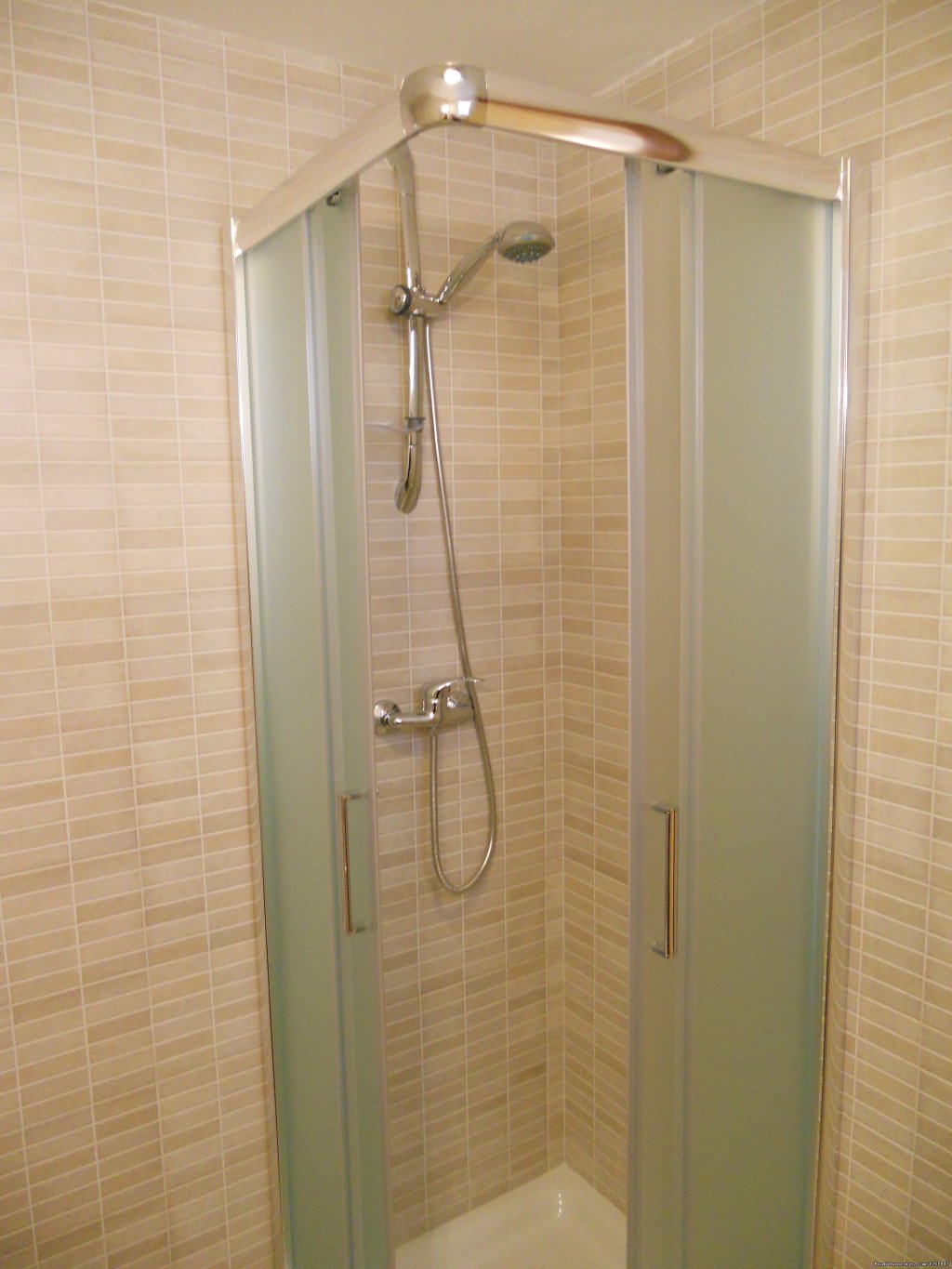 Shower in Porta Rudiae room | La Bella Lecce B&B South of Italy | Image #8/13 | 