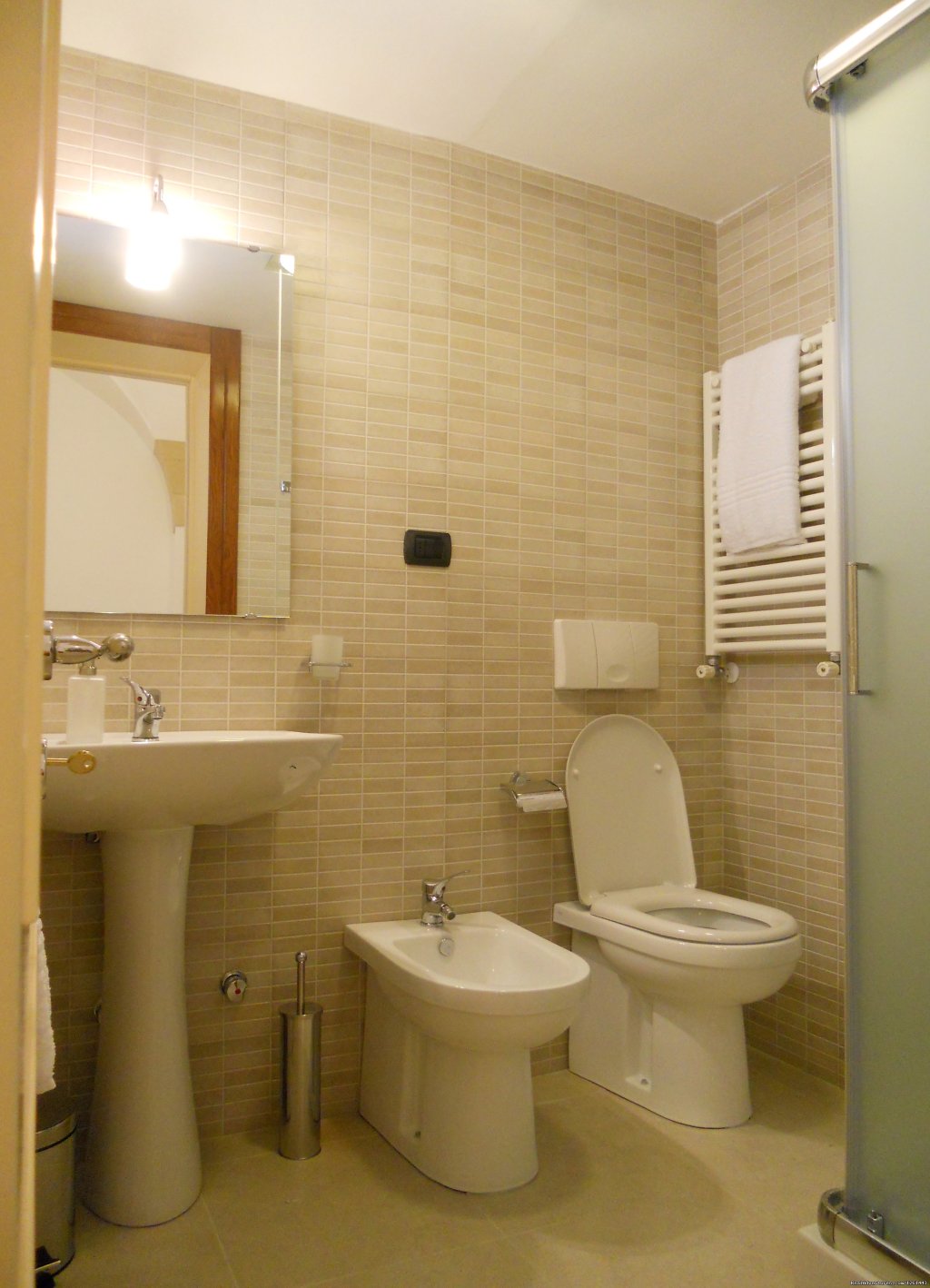 Bathroom in Porta Rudiae | La Bella Lecce B&B South of Italy | Image #10/13 | 
