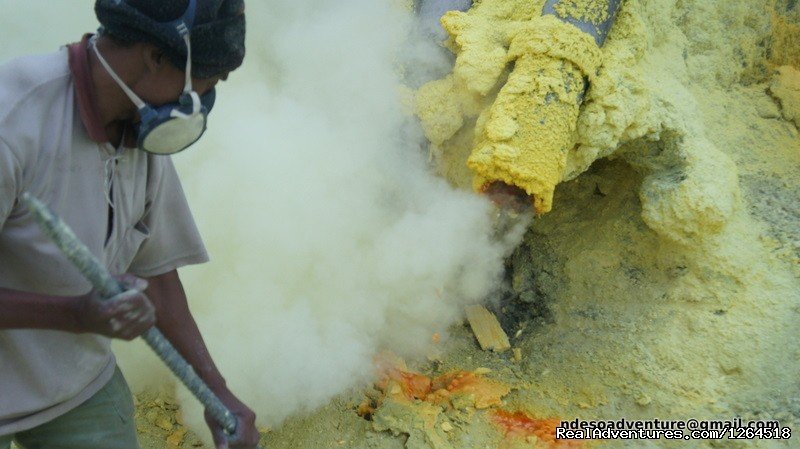 Kawah Ijen sulfure Mine activity | Volcano Adventure Tour in Indonesia | Image #9/11 | 