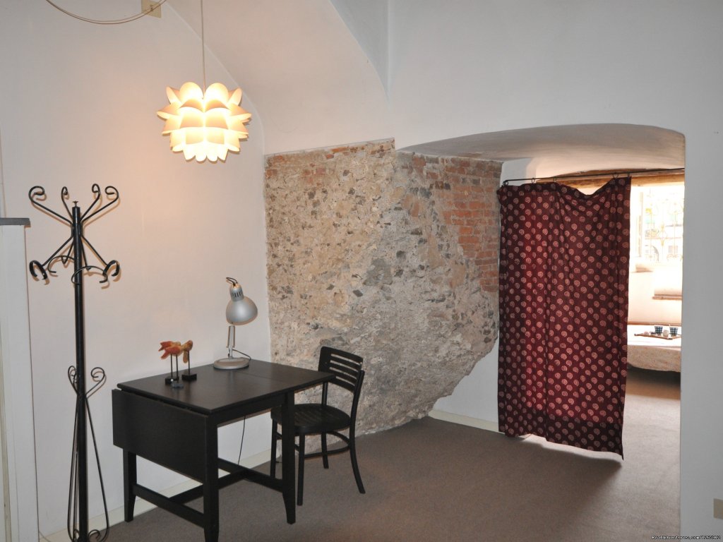 entrance with Roman walls | Casa Anfiteatro | Image #7/8 | 