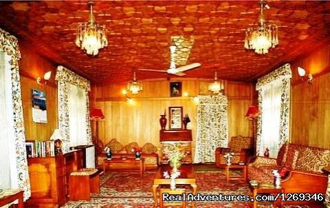 Living room | Houseboat Taj Palace | Srinagar , Jammu And Kashmir, India | Hotels & Resorts | Image #1/5 | 