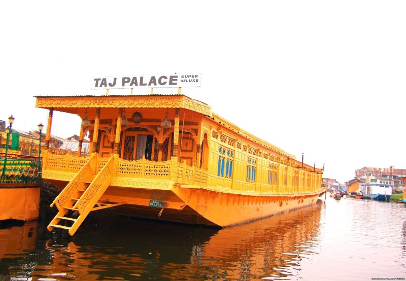 Front of houseboat | Houseboat Taj Palace | Image #4/5 | 