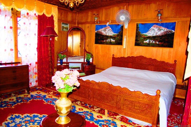 Bedroom of houseboat | Houseboat Taj Palace | Image #5/5 | 