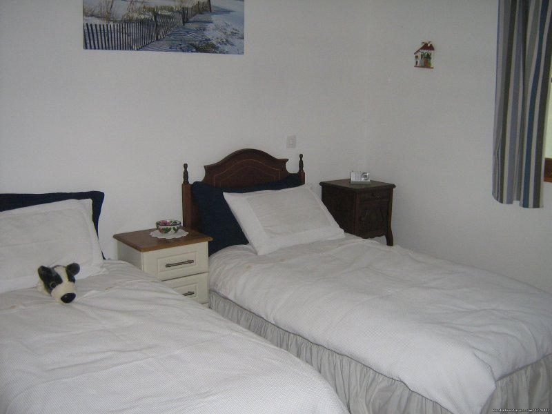 Twin bedroom | Warm irish welcime in rural France | Image #3/16 | 