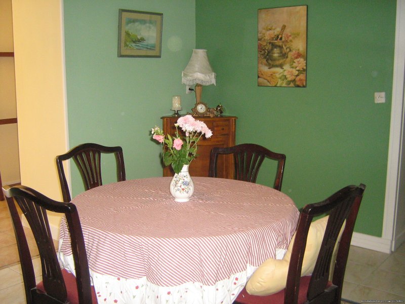 Dining Room | Warm irish welcime in rural France | Image #10/16 | 