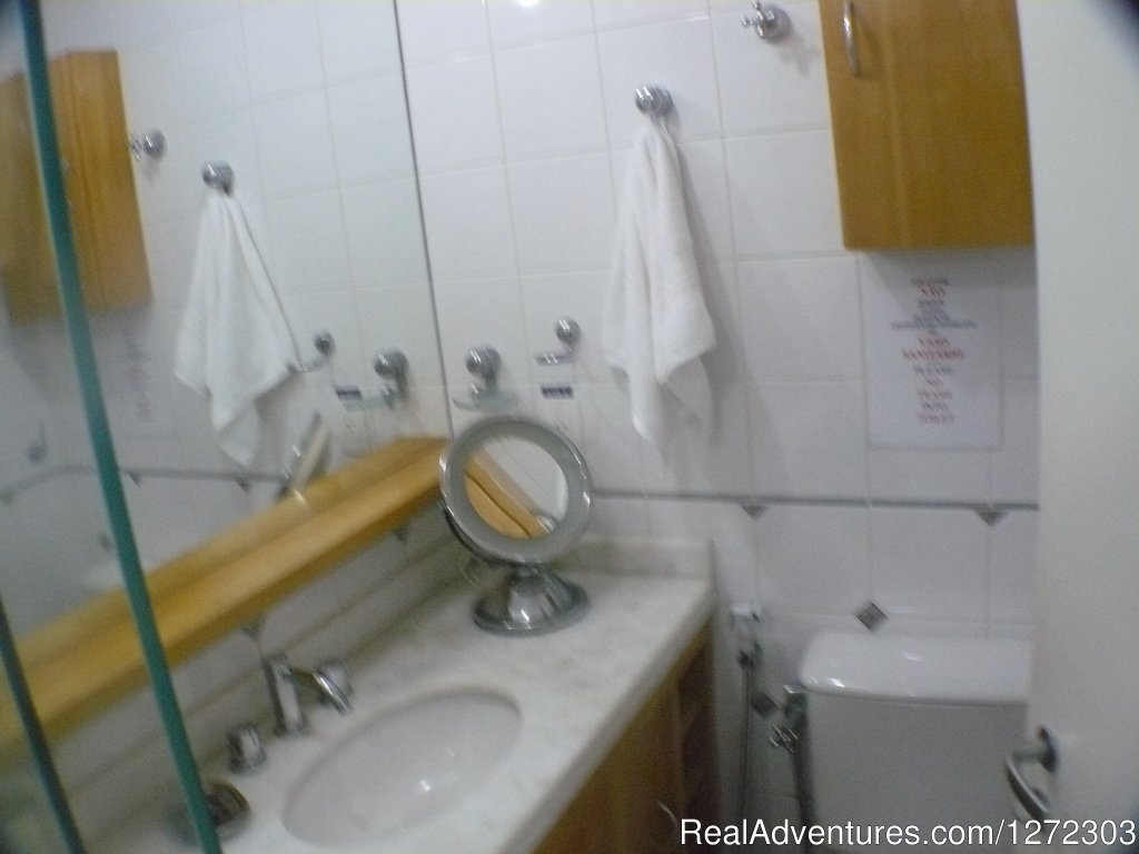 Bathroom Of The Main Bedroom | Barra  Dolce Vita Residence Service 1504 | Image #9/14 | 