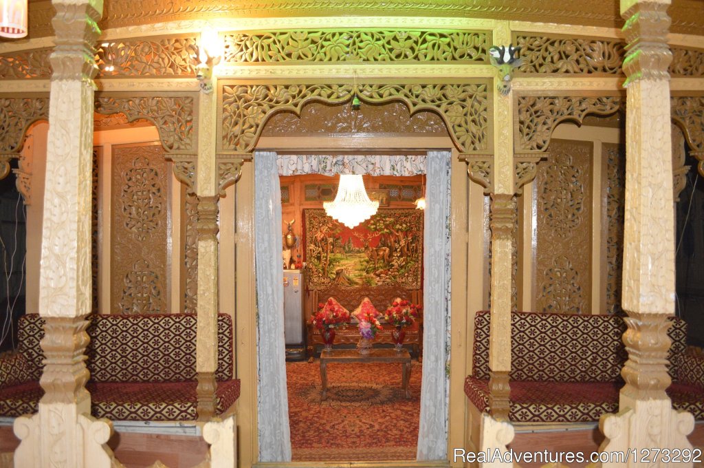 Houseboat Lake Palace | Srinagar, India | Bed & Breakfasts | Image #1/1 | 